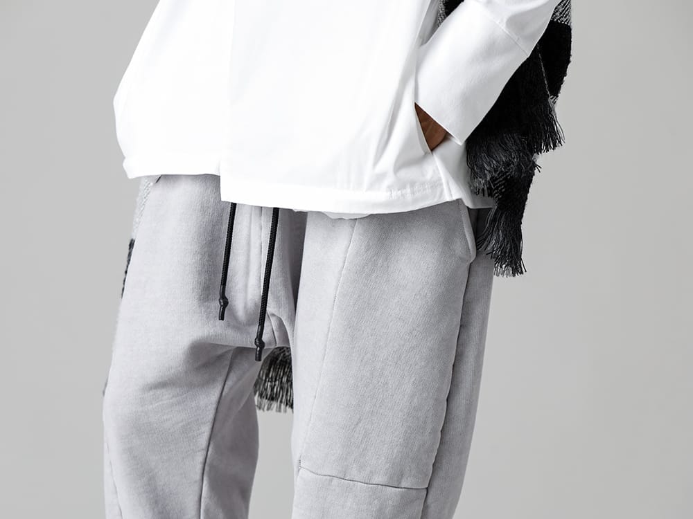 RIPVANWINKLE 2022-23AW Pants are cold-dyed VORTEX SPINNER lined pants made by a spinning method called VORTEX SPINNER. - RB-431-Ice-Gray - Solid jersey Ice Gray- RW-416 Khaki - Moc Trainer Khaki 3-002