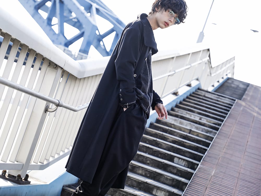 kujaku / The Viridi-anne / RIGARDS 2022-23AW - A minimal long coat with a distinctive detail around the neck. - KJ-22AW01(suzuran coat) VI-3529-07-Black(Check P/O Knit Black) RG2001TVA-Gray-Gray-Clear(RIGARDS collaboration sunglasses - Gray+Gray / Clear+L.Mirror) - 2-002