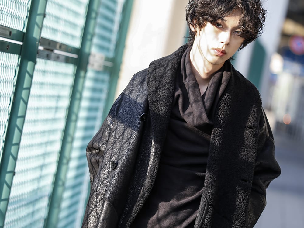 ユリウス / キリュウキリュウ 2022-23AW - ブランドの世界観を表現するコート - 637COM10(Mouton Gown Coat) KO-HT19-060(スムースブラッシュ ルーズ ハイネック) - 2-004
