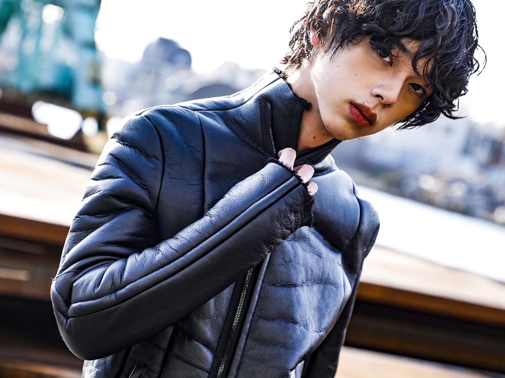 JULIUS 2022-23AW - Bespoke mouton that has created a unique look - 007BLM29(Exclusive Mouton jacket Mat coating) - 2-003