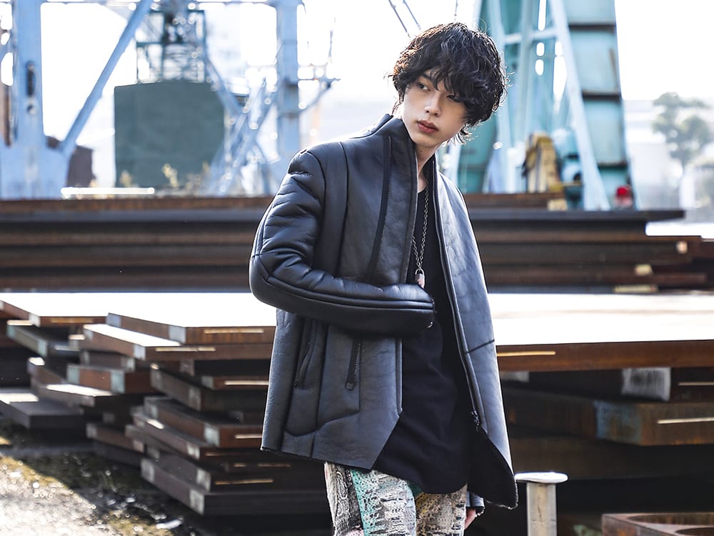 JULIUS / Parts of Four 2022-23AW - Bespoke mouton that has created a unique look - 007BLM29(Exclusive Mouton jacket Mat coating) 757CUM22(Brushed Cotton Round Long sleeve Cut & Sewn) R-198-MA+BAQ(Talisman necklace SPECIMEN Brandberg Amethyst Quartz) - 2-005