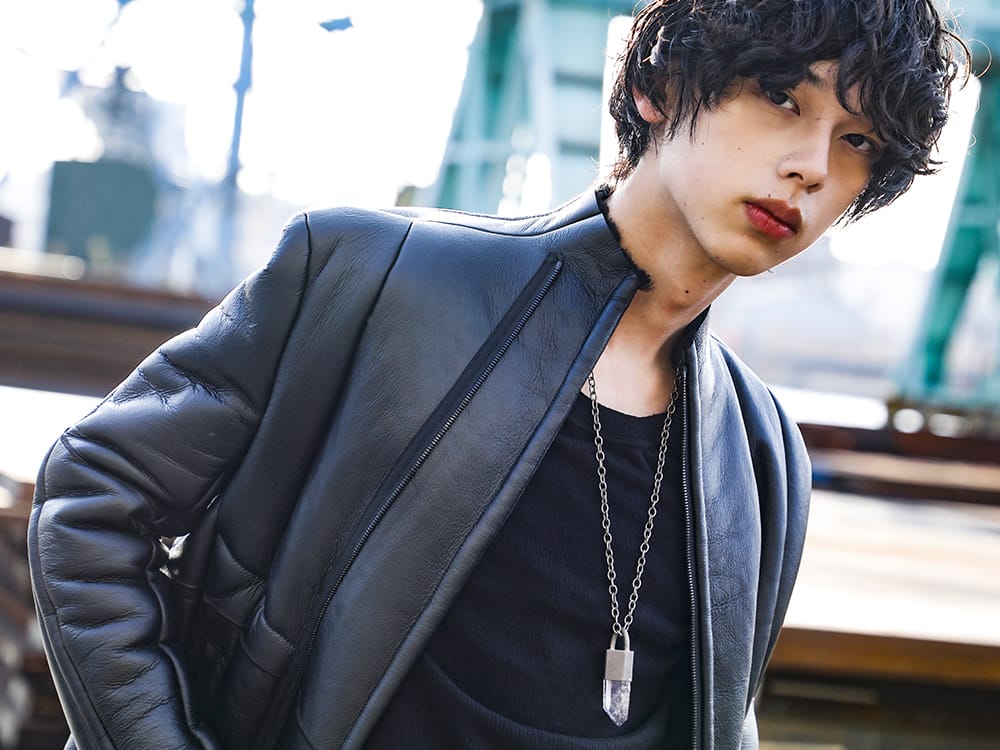 JULIUS / Parts of Four 2022-23AW - Bespoke mouton that has created a unique look - 007BLM29(Exclusive Mouton jacket Mat coating) 757CUM22(Brushed Cotton Round Long sleeve Cut & Sewn) R-198-MA+BAQ(Talisman necklace SPECIMEN Brandberg Amethyst Quartz) - 2-008