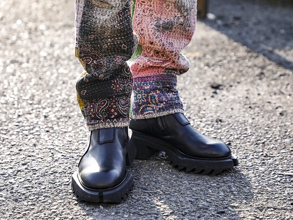 JULIUS 2022-23AW - A supreme one-of-a-kind item that has been carefully crafted with overwhelming processing techniques. - 797FWM1(Cow Leather Side Zip Up Boots) - 3-009