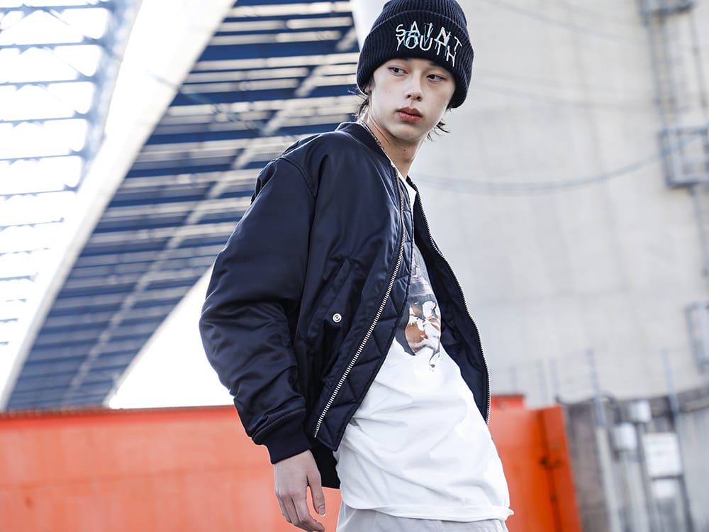 PHENOMENON / JULIUS / SAINT MICHAEL / TAKAHIROMIYASHITATheSoloist. 2022-23AW - Impactful back detail - PH-001-Black(Loop MA-1 Black) 807CPM2-Off-White(Cotton Jersey Drape SS T-Shirts Off White) SM-A22-0000-044(SAINT YOUTH Knit Cap) sa.0024AW22(Quadruple glass beads with ball chain necklace) - 2-002