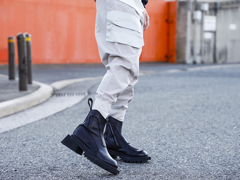 JULIUS 2022-23AW - Pants made of military-looking material and designed - 807PAM1-Light-Gray(Cotton Sweat Sarrouel Pants Light Gray) 797FWM1(Cow Leather Side Zip Up Boots) - 3-002