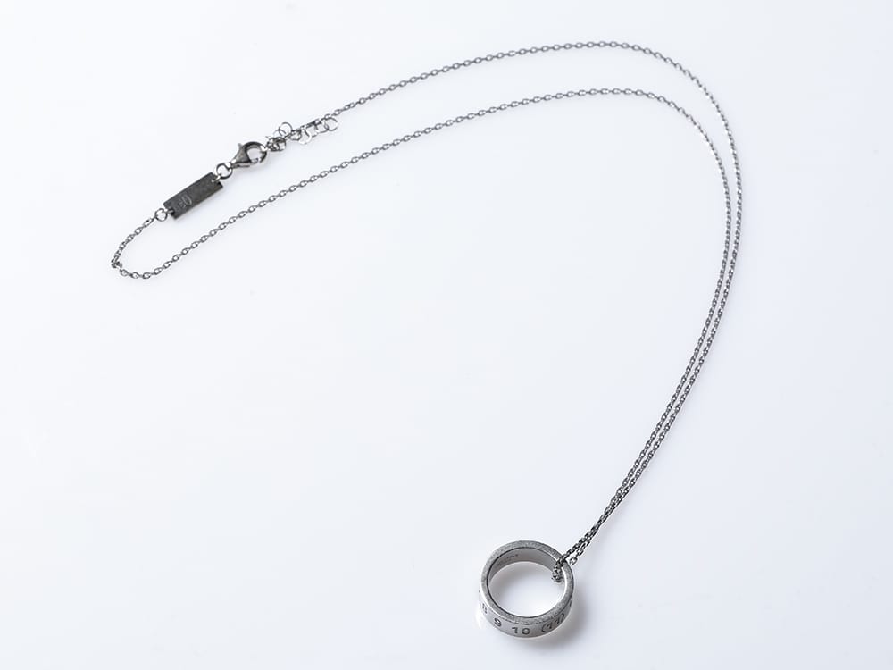 Maison Margiela - メゾン マルジェラ 2022-23AW 軽く磨きを加えたシルバー925製のリングトップが付属したネックレス 見出し2 -  SI8UU0001 - ネックレス