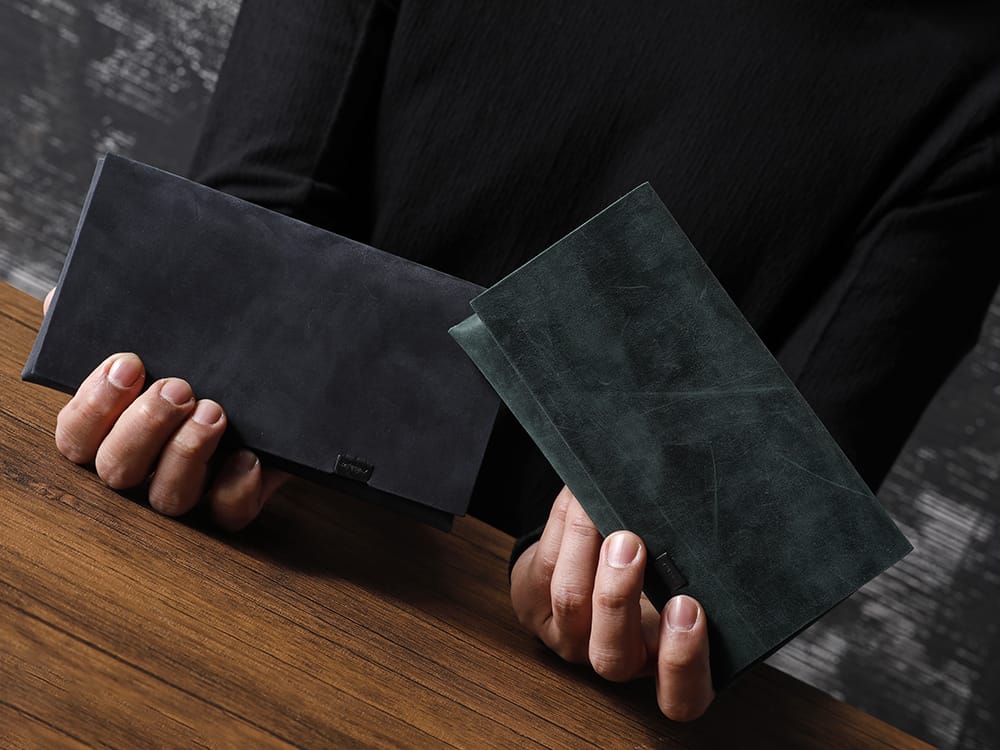 Shosa - No,No,Yes! An oil nubuck wallet with no sewing points and a unique manufacturing method  - Shosa - No,No,Yes! Long Wallet Oil Nubuck Green - Shosa - No,No,Yes! Shosa - No,No,Yes! Long Wallet Oil Nubuck Black 2-001