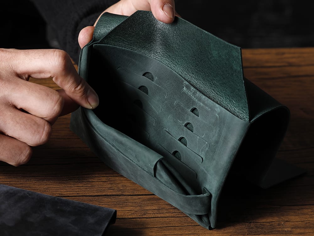 Shosa - No,No,Yes! An oil nubuck wallet with no sewing points and a unique manufacturing method  - Shosa - No,No,Yes! Long Wallet Oil Nubuck Green - Shosa - No,No,Yes! Shosa - No,No,Yes! Long Wallet Oil Nubuck Black 2-005