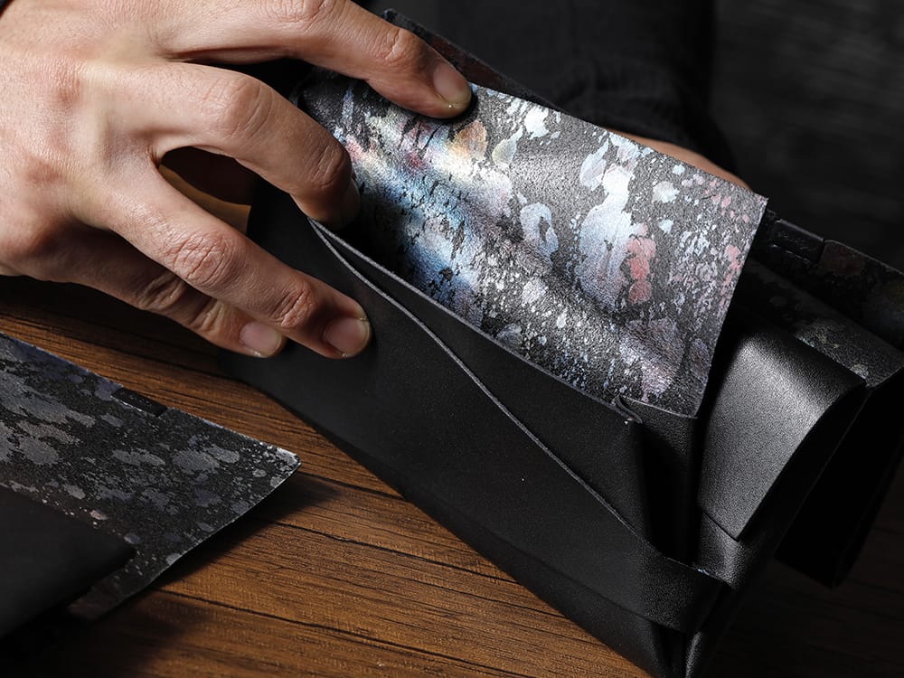 所作 - Shosa - No No Yes! 大きなコインケースや豊富なカード収納で人気のロングウォレット！ - SHO-LONG-BLK-AURORA - 所作 Shosa - No,No,Yes! ブラック×オーロラ ロングウォレット - SHO-LONG-BLK-FLORALSP - 所作 Shosa - No,No,Yes! ブラック×フローラルシルバーSP ロングウォレット 1-003