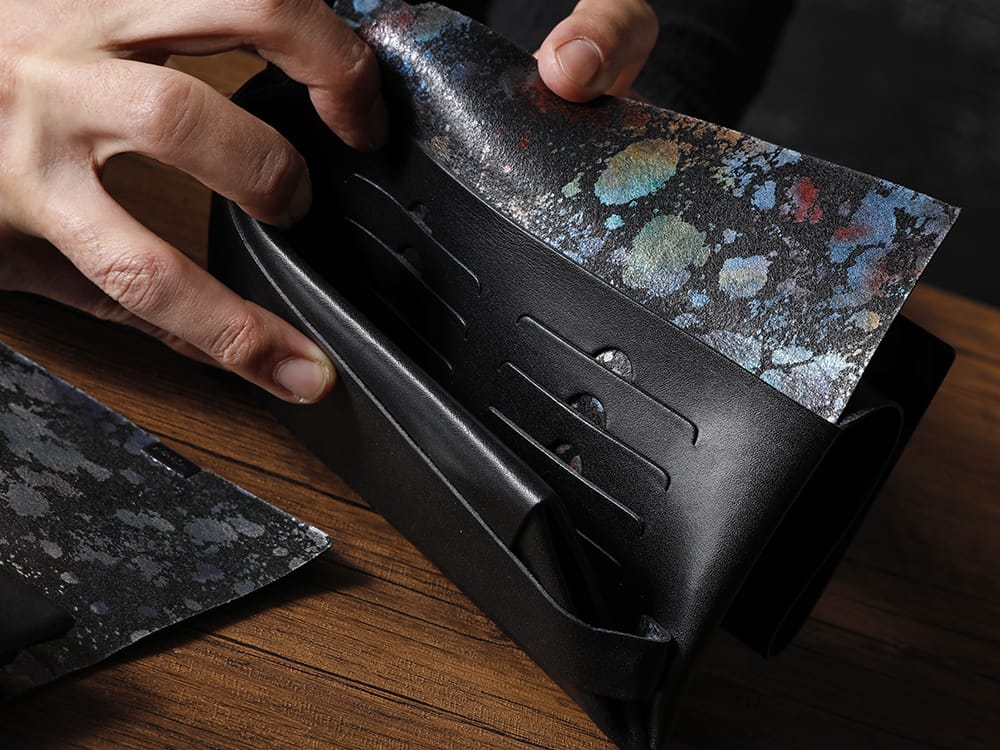 所作 - Shosa - No No Yes! 大きなコインケースや豊富なカード収納で人気のロングウォレット！ - SHO-LONG-BLK-AURORA - 所作 Shosa - No,No,Yes! ブラック×オーロラ ロングウォレット - SHO-LONG-BLK-FLORALSP - 所作 Shosa - No,No,Yes! ブラック×フローラルシルバーSP ロングウォレット 1-005