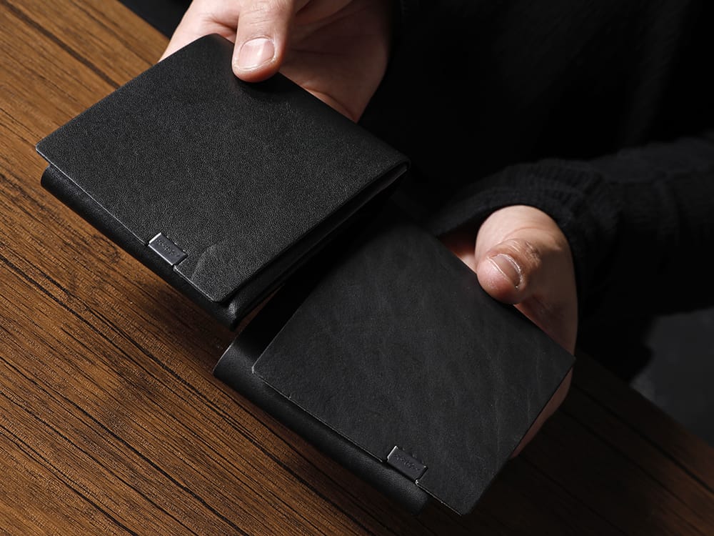 所作 - Shosa - No No Yes! ポケットに収まりの良いコンパクトウォレット「ショートウォレット2.0」！ -  SHO-SHORT1-BLK-AURORA - 所作 Shosa - No,No,Yes! ブラック×オーロラ ショートウォレット1.0 - SHO-SHORT1-BLK-FLORALSP - 所作 Shosa - No,No,Yes! ブラック×フローラルシルバーSP ショートウォレット1.0