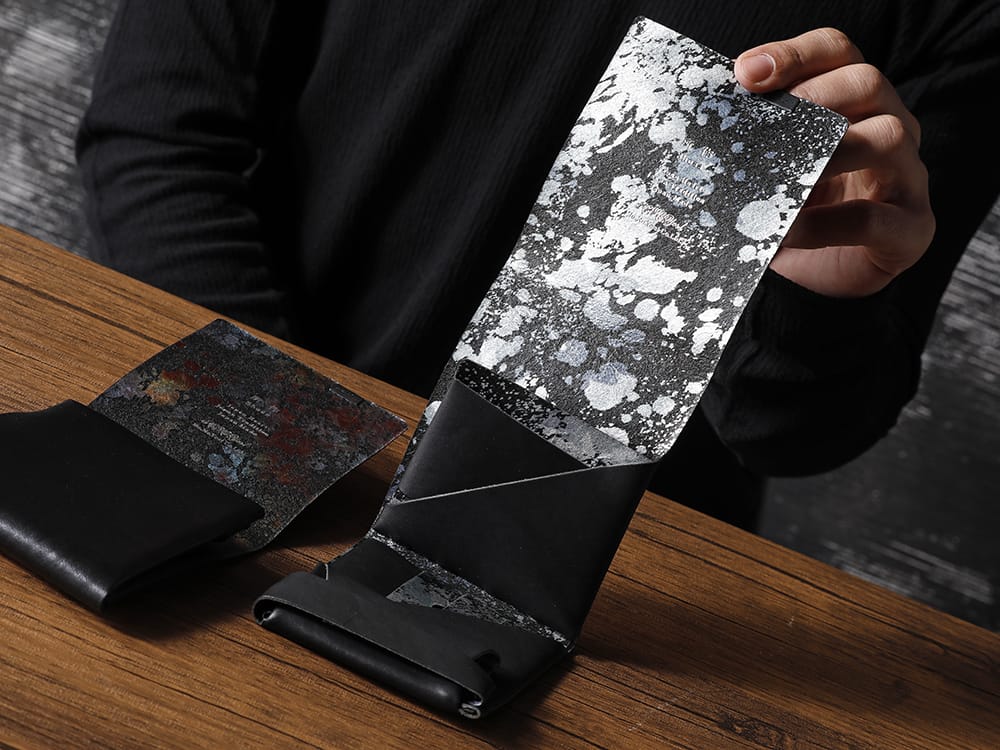 所作 - Shosa - No No Yes! ポケットに収まりの良いコンパクトウォレット「ショートウォレット2.0」！  - SHO-SHORT1-BLK-AURORA - 所作 Shosa - No,No,Yes! ブラック×オーロラ ショートウォレット1.0 - SHO-SHORT1-BLK-FLORALSP - 所作 Shosa - No,No,Yes! ブラック×フローラルシルバーSP ショートウォレット1.0 2-002