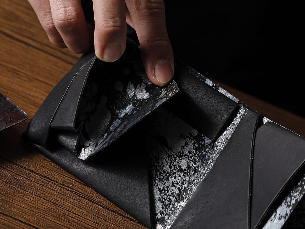 所作 - Shosa - No No Yes! ポケットに収まりの良いコンパクトウォレット「ショートウォレット2.0」！  - SHO-SHORT1-BLK-AURORA - 所作 Shosa - No,No,Yes! ブラック×オーロラ ショートウォレット1.0 - SHO-SHORT1-BLK-FLORALSP - 所作 Shosa - No,No,Yes! ブラック×フローラルシルバーSP ショートウォレット1.0 2-003