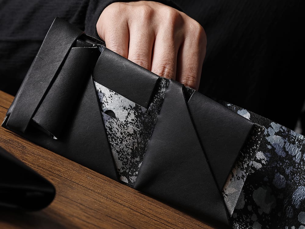 所作 - Shosa - No No Yes! ポケットに収まりの良いコンパクトウォレット「ショートウォレット2.0」！  - SHO-SHORT1-BLK-AURORA - 所作 Shosa - No,No,Yes! ブラック×オーロラ ショートウォレット1.0 - SHO-SHORT1-BLK-FLORALSP - 所作 Shosa - No,No,Yes! ブラック×フローラルシルバーSP ショートウォレット1.0 2-007