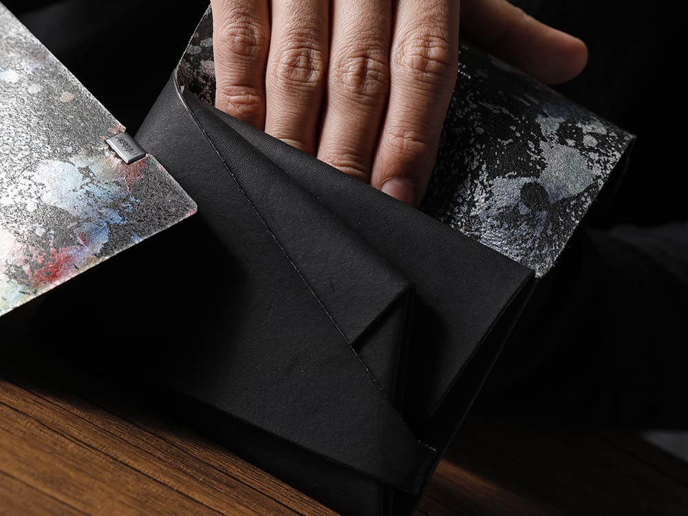 所作 - Shosa - No No Yes! ロングウォレットを短くしたようなコンパクトウォレット「ショートウォレット1.0」！ - SHO-SHORT2-BLK-AURORA - 所作 Shosa - No,No,Yes! ブラック×オーロラ ショートウォレット2.0 - SHO-SHORT2-BLK-FLORALSP - 所作 Shosa - No,No,Yes! ブラック×フローラルシルバーSP ショートウォレット2.0 3-007