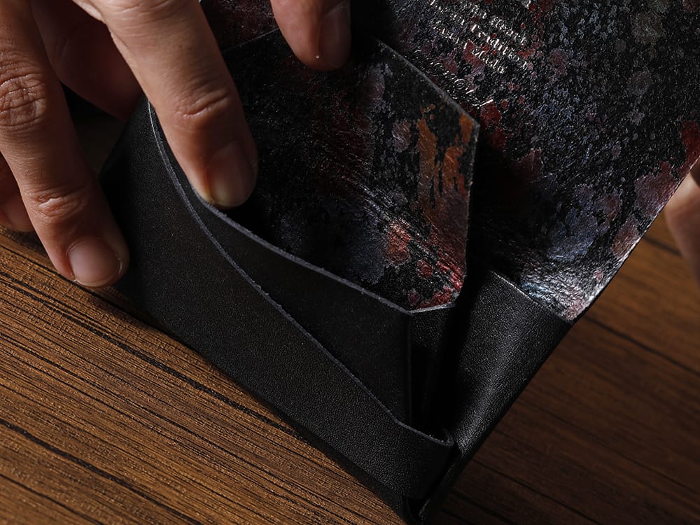 所作 - Shosa - No No Yes! カードケースにコイン収納がドッキングした「コインケース」！ - SHO-COIN-BLK-AURORA - Shosa - No,No,Yes! ブラック×オーロラ コインケース - SHO-COIN-BLK-FLORALSP - 所作 Shosa - No,No,Yes! ブラック×フローラルシルバーSP コインケース 4-004