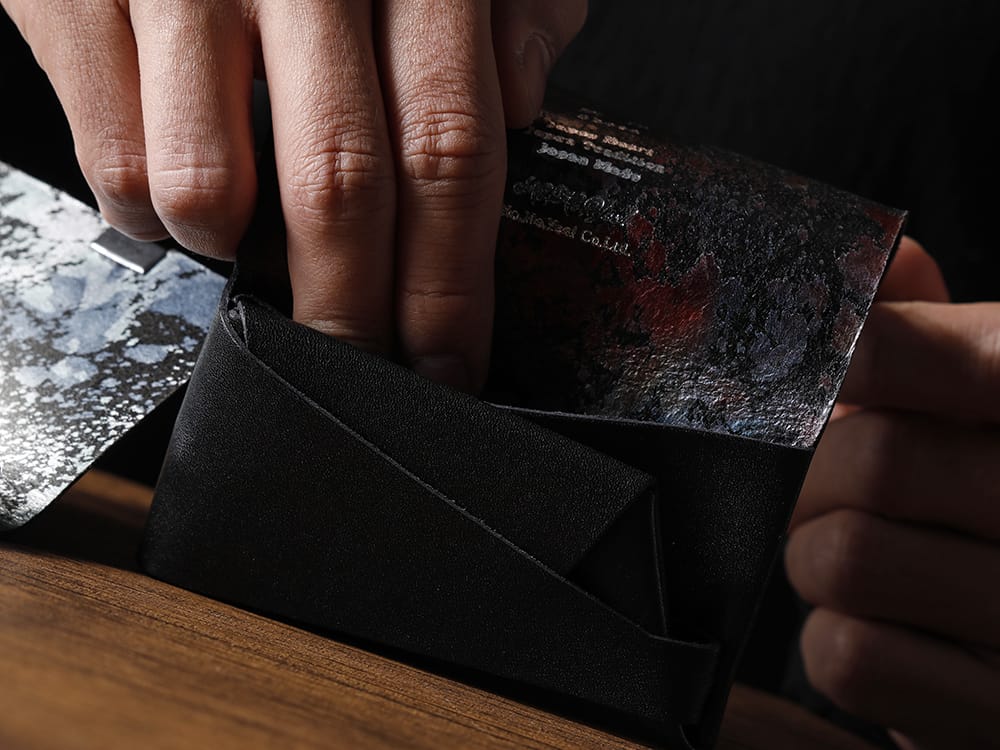 所作 - Shosa - No No Yes! カードケースにコイン収納がドッキングした「コインケース」！ - SHO-COIN-BLK-AURORA - Shosa - No,No,Yes! ブラック×オーロラ コインケース - SHO-COIN-BLK-FLORALSP - 所作 Shosa - No,No,Yes! ブラック×フローラルシルバーSP コインケース 4-005