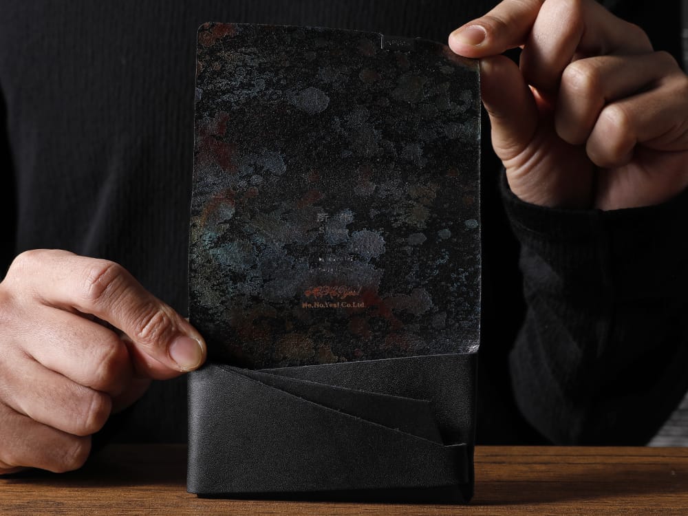 所作 - Shosa - No No Yes! shosaのデザイン・世界観を気軽にお試し頂ける「カードケース」！ - SHO-CARD-BLK-AURORA - 所作 Shosa - No,No,Yes! ブラック×オーロラ カードケース 5-002