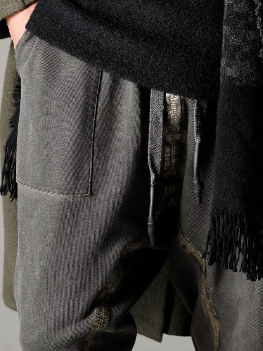 masnada(マスナダ) 22-23AW(秋冬) セカンドラインにもブランドらしさを投影 - TI-WKP-black イタリアン ウール ブレンド クルーネック ニット ブラック - LC-PantsBandé-Molleton-Kaki-Cold-Dye ロー クロッチ パンツ w/ サーモ アドヒーシブ テープ カキ コールド ダイ - M25S03-Ice レザー スニーカー アイス 3-002