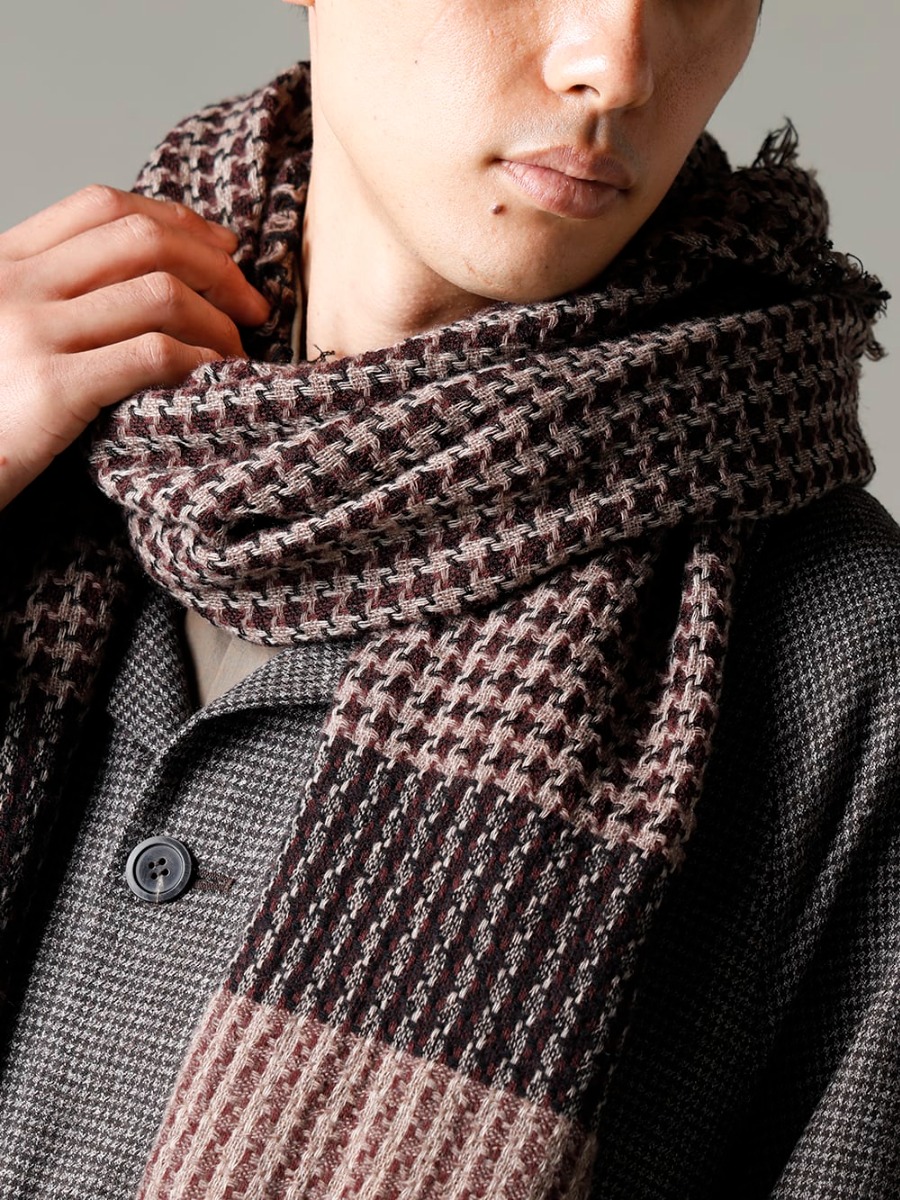 NOUSAN 22-23AW Adding a sense of unity and warmth to the overall coordination. -  fred-c Houndstooth Lagran Long Coat - HX100-PLLW Poll Scarf 3-002