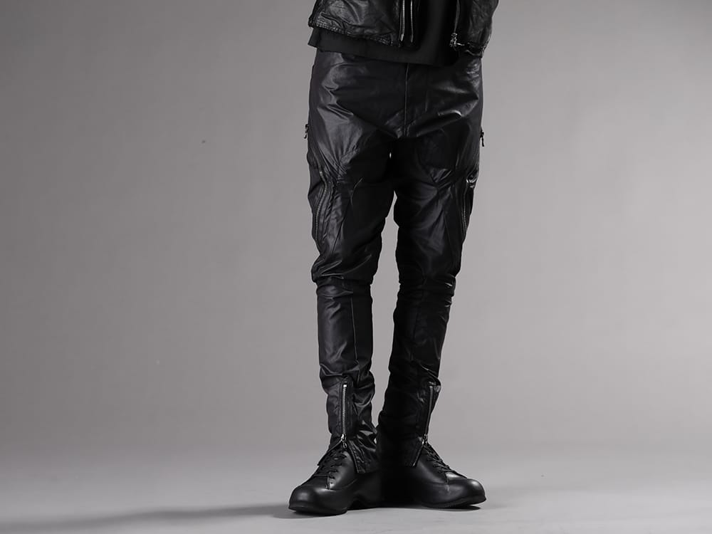 The Viridi-anne / JULIUS 2022-23AW - Cargo pants with a glossy and elegant look. - VI-3554-09(Inheel Boots) 797PAM12(Cargo Pants Polyester Cotton Cloth) - 3-001