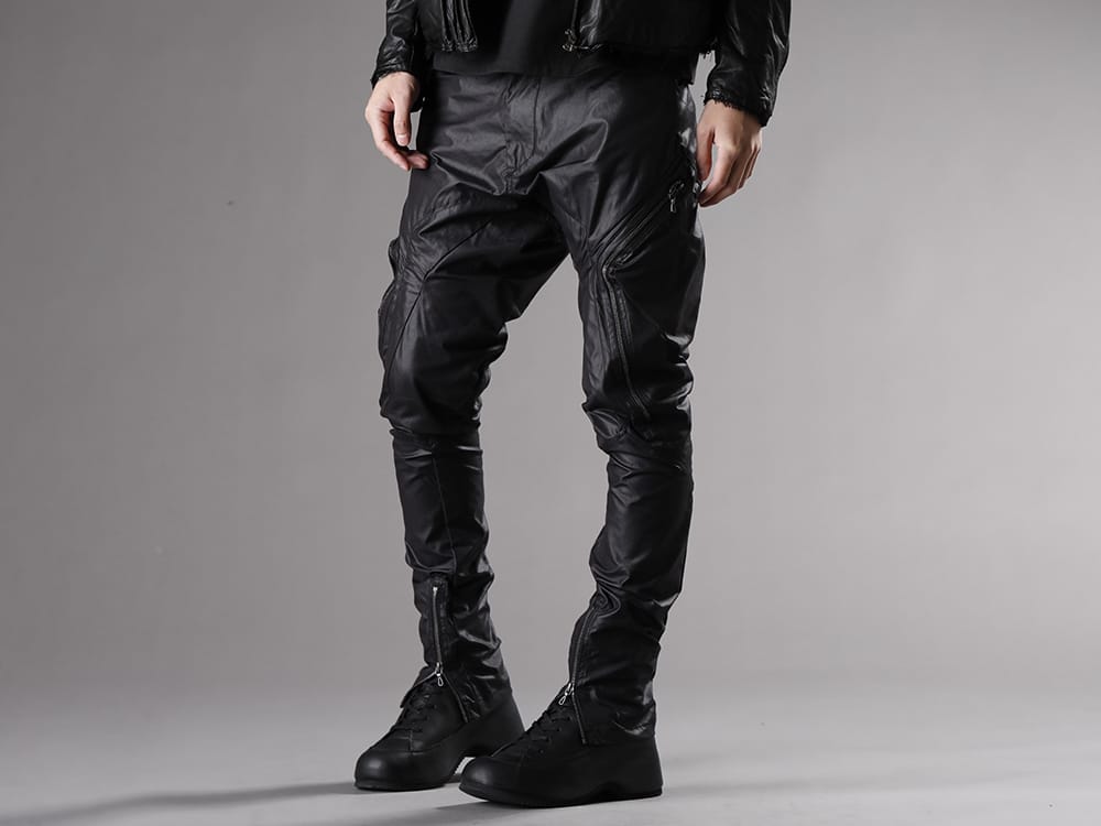 The Viridi-anne / JULIUS 2022-23AW - Cargo pants with a glossy and elegant look. - VI-3554-09(Inheel Boots) 797PAM12(Cargo Pants Polyester Cotton Cloth) - 3-002