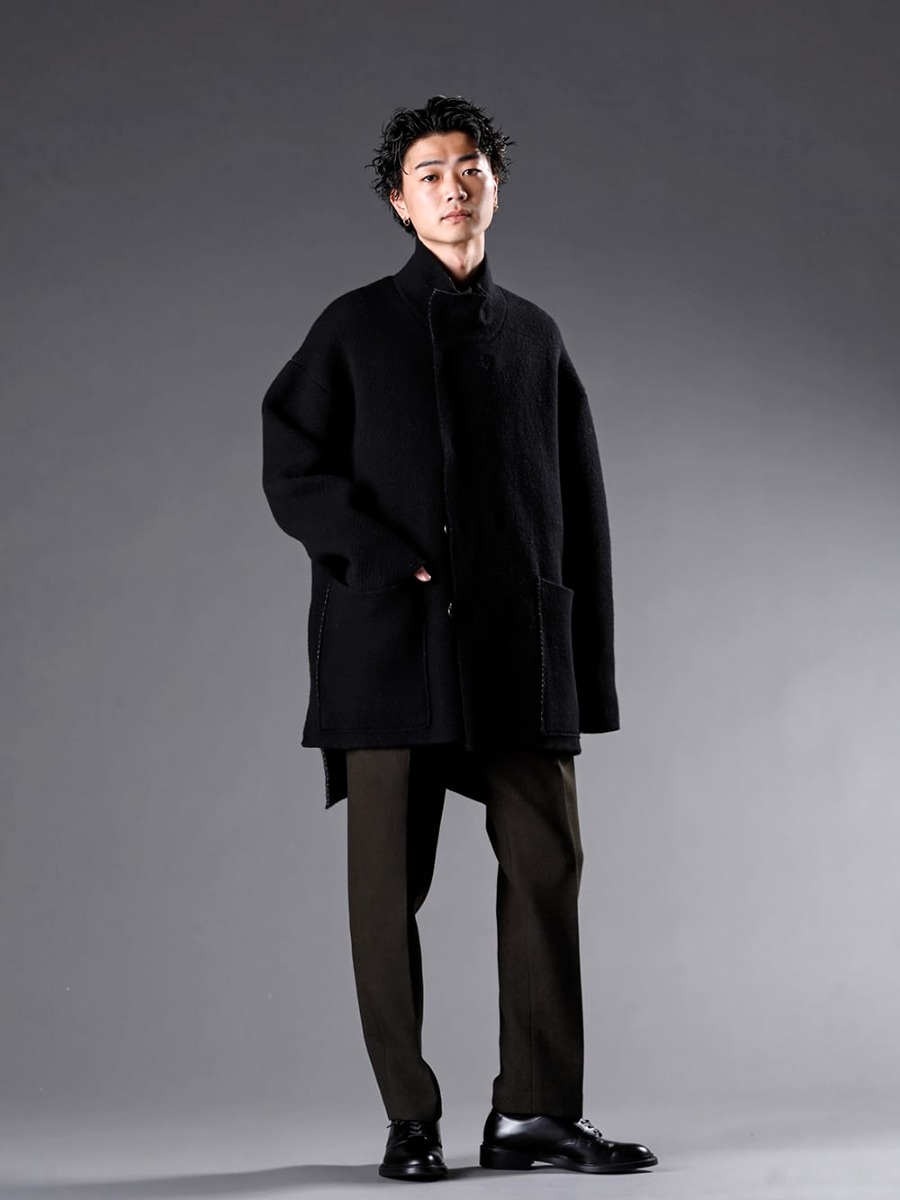 The Viridi-anne 2022-23AW styling - Classic styling with a chic look using items from The Viridi-anne and IRENISA. A classic style with a sense of relaxation composed of mature colors - VI-3528-06-Black - Reversible Knit Blouson Black - IH-22FW-P019-TA - No Tuck Straight Pants - IH-22SS-S001-RC - Leather Shoes