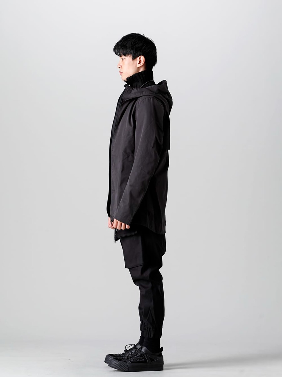 RIPVANWINKLE 2022-23AW Styling Dark-coloured style with a simple deck sweater and a shell coat by Nomen Nescio . - RB-428 - Deck Sweater - RB-409 - Cross Cargo Pants - SA1VZ0002 - Hanging Phone Pouch 1-001