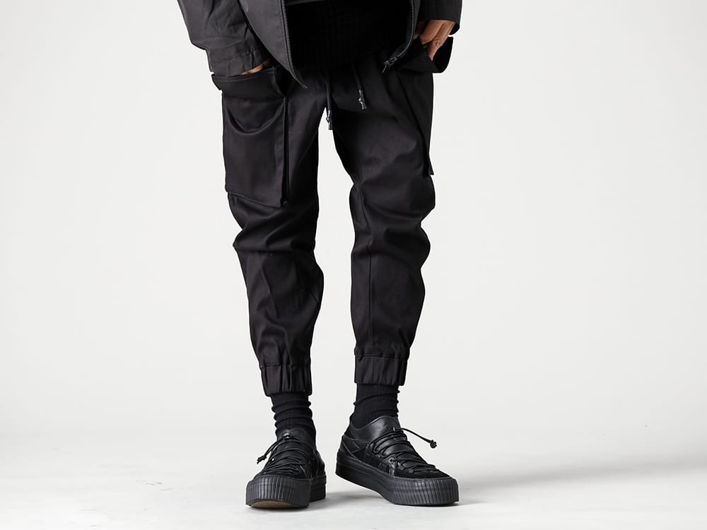 RIPVANWINKLE 2022-23AW Select leather sneakers with a luxurious leather feel for your feet. RB-409 - Cross Cargo Pants - VI-3555-09-Black - Sneaker Black 3-001