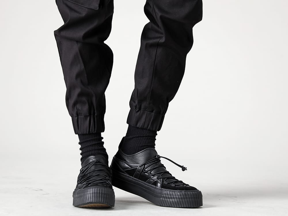 The Viridi-anne 2022-23AW Select leather sneakers with a luxurious leather feel for your feet. - RB-409 - Cross Cargo Pants - VI-3555-09-Black - Sneaker Black 3-004