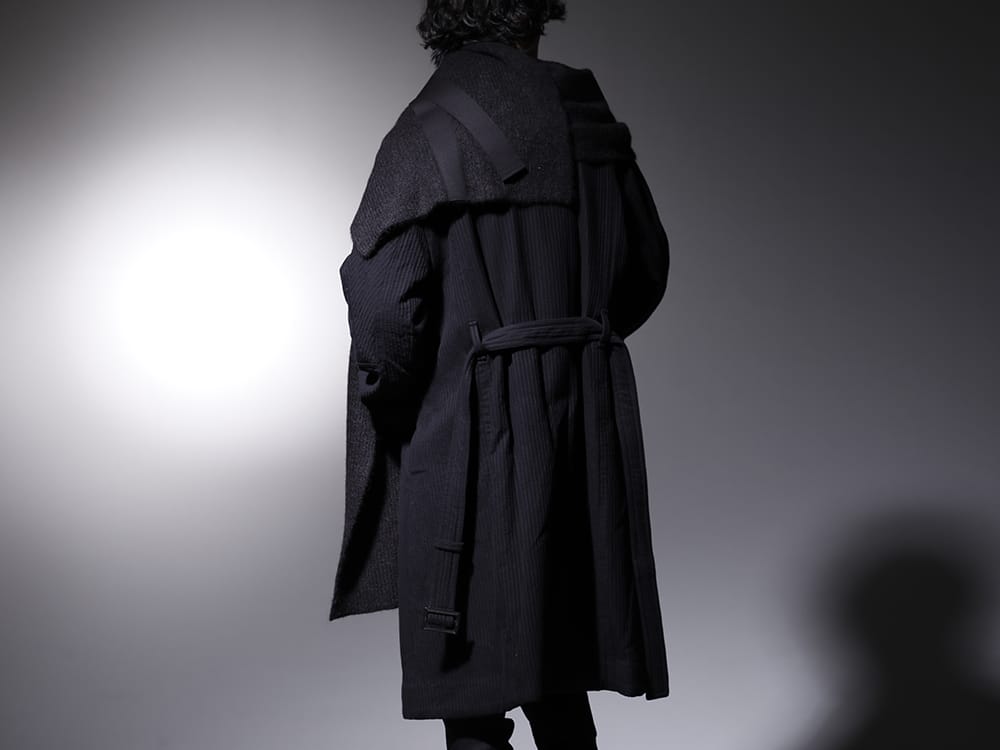ユリウス 2022-23AW - ミニマルで季節感のあるコート/ストール - 757COM3(オーバー トレンチコート) 807STU1(ベビーアルパカ糸 アルパカニットストール) - 2-003