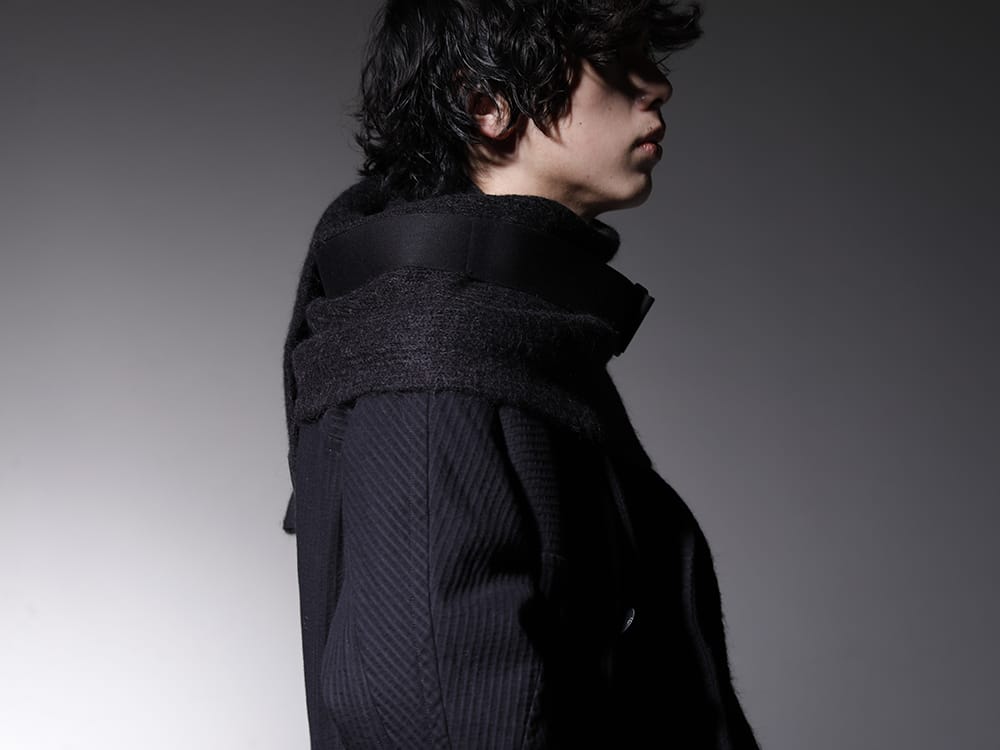 ユリウス 2022-23AW - ミニマルで季節感のあるコート/ストール - 757COM3(オーバー トレンチコート) 807STU1(ベビーアルパカ糸 アルパカニットストール) - 2-006