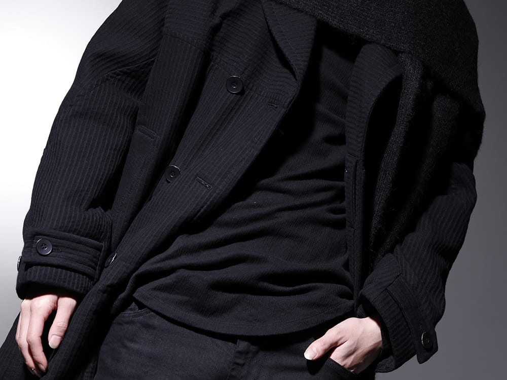 ユリウス 2022-23AW - ミニマルで季節感のあるコート/ストール - 757COM3(オーバー トレンチコート) 757CUM22(ブラッシュドコットン ラウンド ロングスリーブカットソー) - 2-007