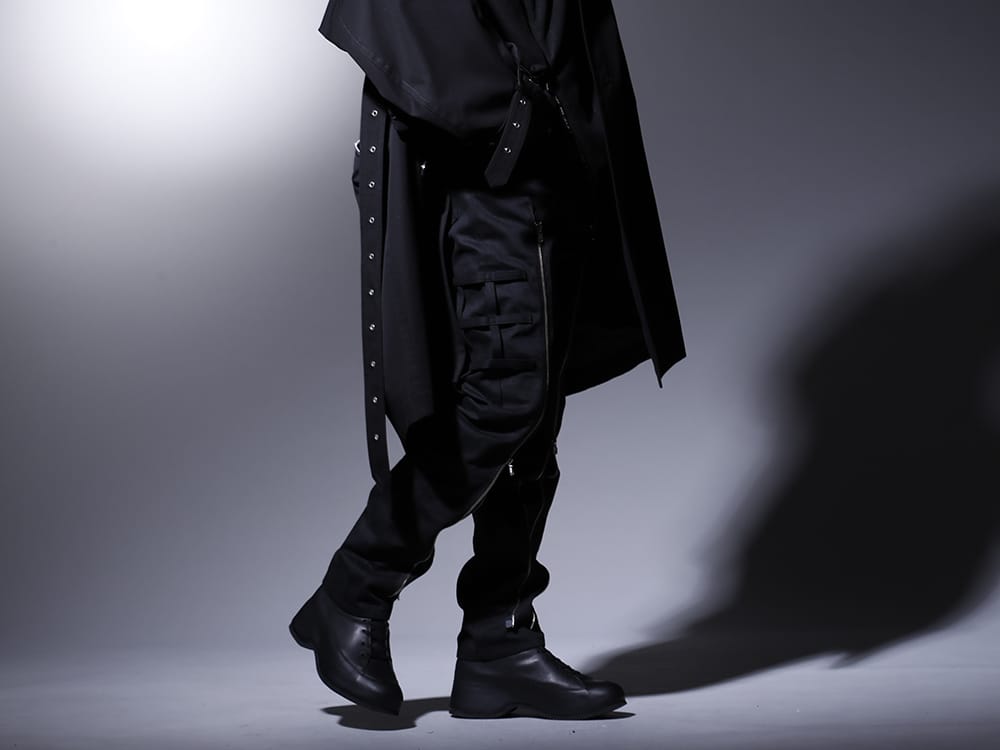 タカヒロミヤシタ ザソロイスト / ザ ヴィリディアン 2022-23AW - フロントのジップデザインが特徴のデニムパンツ - sp.0013AW22(ボンテージ ジーン) VI-3554-09(インヒールブーツ) - 3-002