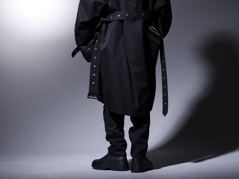 タカヒロミヤシタ ザソロイスト / ザ ヴィリディアン 2022-23AW - フロントのジップデザインが特徴のデニムパンツ - sp.0013AW22(ボンテージ ジーン) VI-3554-09(インヒールブーツ) - 3-003