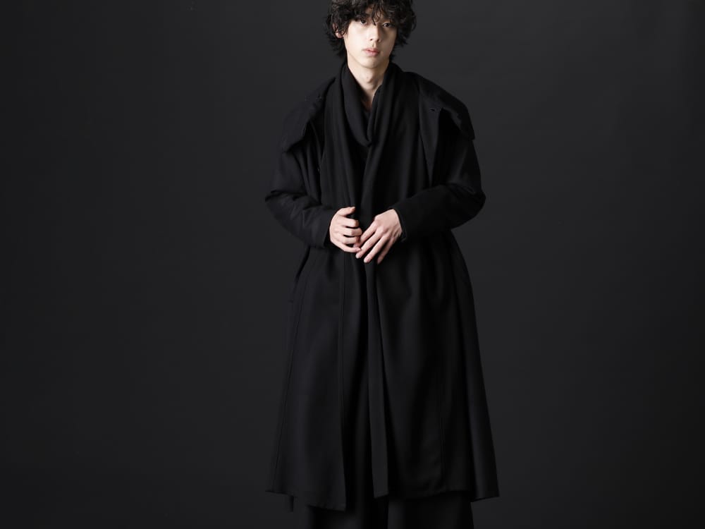 クジャク / キリュウキリュウ 2022-23AW - タイムリーに着用できるkujakuのロングコート。 - KJ-22AW01(スズラン コート) KJ-22AW20(イブキフロ カーディガン) KO-HT19-060(スムースブラッシュ ルーズ ハイネック) - 2-001