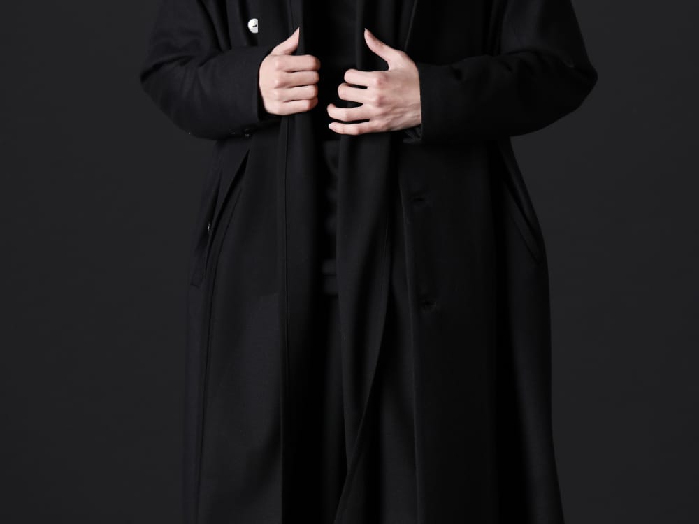 クジャク / キリュウキリュウ 2022-23AW - タイムリーに着用できるkujakuのロングコート。 - KJ-22AW01(スズラン コート) KJ-22AW20(イブキフロ カーディガン) KO-HT19-060(スムースブラッシュ ルーズ ハイネック) - 2-007