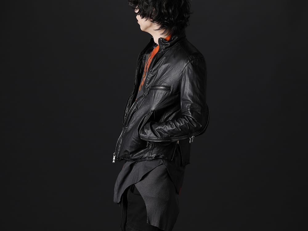 ザ ヴィリディアン / ユリウス 2022-23AW - タイトでThe Viridi-anneらしさのあるレザージャケット。 - VI-3504-06-Black(ゴートレザー ジャケット ブラック) 787SHM2-P(DUSK プリズム カットシャツ) 799CUM25-Charcoal(リブ アシンメトリーカットソー チャコール) - 2-002