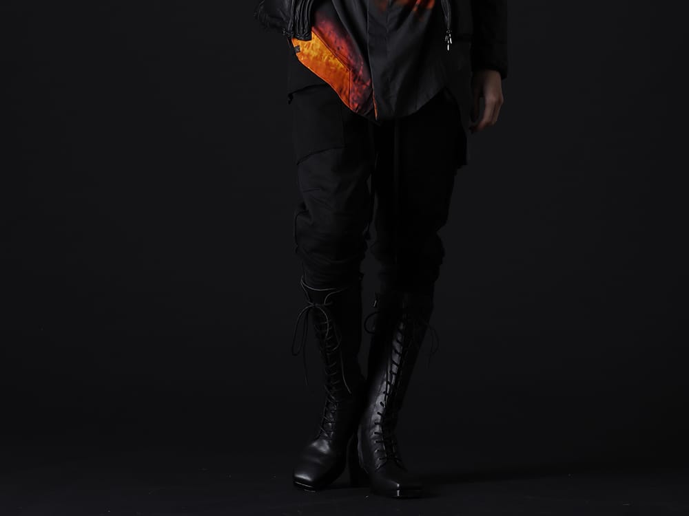 ザ ヴィリディアン / クジャク 2022-23AW - kujakuのロングブーツを合わせ、足元を引き締めたスタイルに。 - VI-3537-04(裏毛カーゴパンツ) KJ-22AW34(クロべ ブーツ) - 3-002