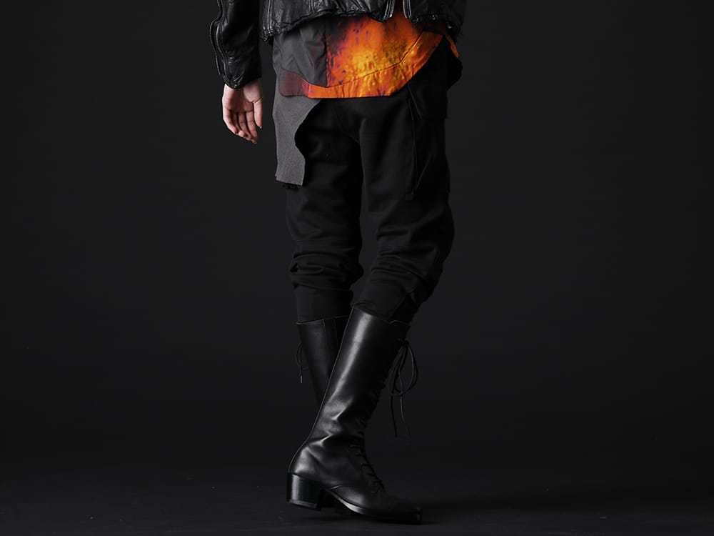 ザ ヴィリディアン / クジャク 2022-23AW - kujakuのロングブーツを合わせ、足元を引き締めたスタイルに。 - VI-3537-04(裏毛カーゴパンツ) KJ-22AW34(クロべ ブーツ) - 3-003