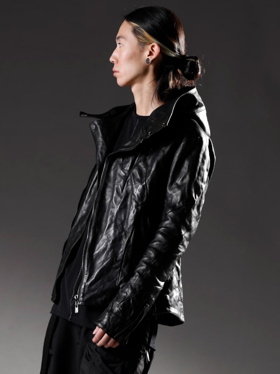 The Viridi-anne D.HYGEN  22-23AW Fusing two designs to create diversity in a single item  - ST105-0222A-Black Horse Leather Hooded Double-Riders Jacket Black VI-3541-01-Black Nylon Spandex Jersey Crewneck L/S Black 2-001