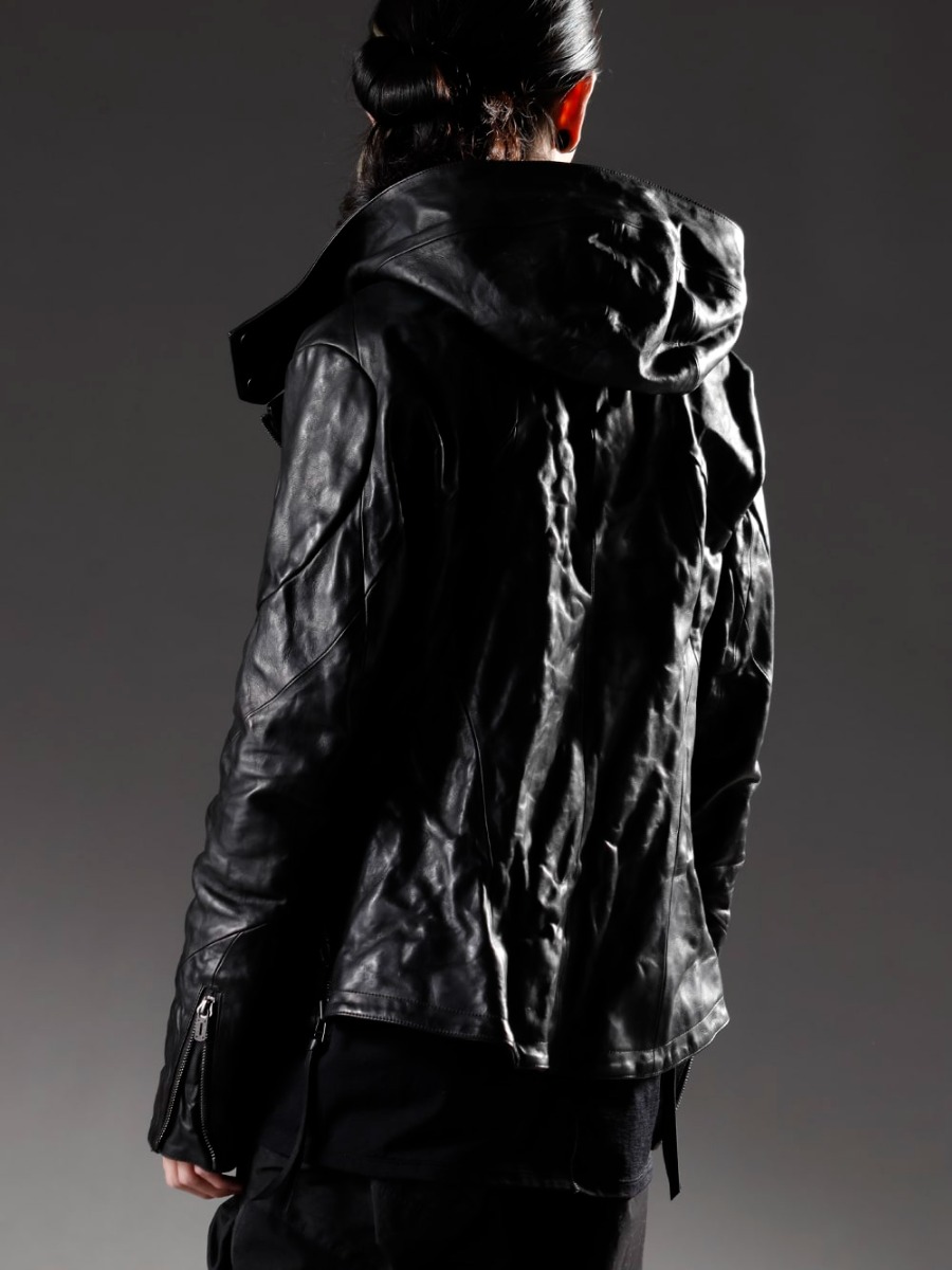 The Viridi-anne D.HYGEN  22-23AW Fusing two designs to create diversity in a single item  - ST105-0222A-Black Horse Leather Hooded Double-Riders Jacket Black VI-3541-01-Black Nylon Spandex Jersey Crewneck L/S Black 2-002