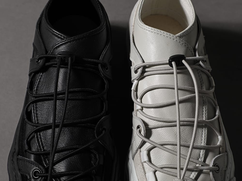 The Viridi-anne 2022-23AW Thick-soled vulcanized sneakers with upper elastic cord and stopper to wear it easily. The upper material is a combination of leather and technical design. -  VI-3555-09-L.Gray - Sneakers L.Gray - VI-3555-09-Black - Sneakers Black