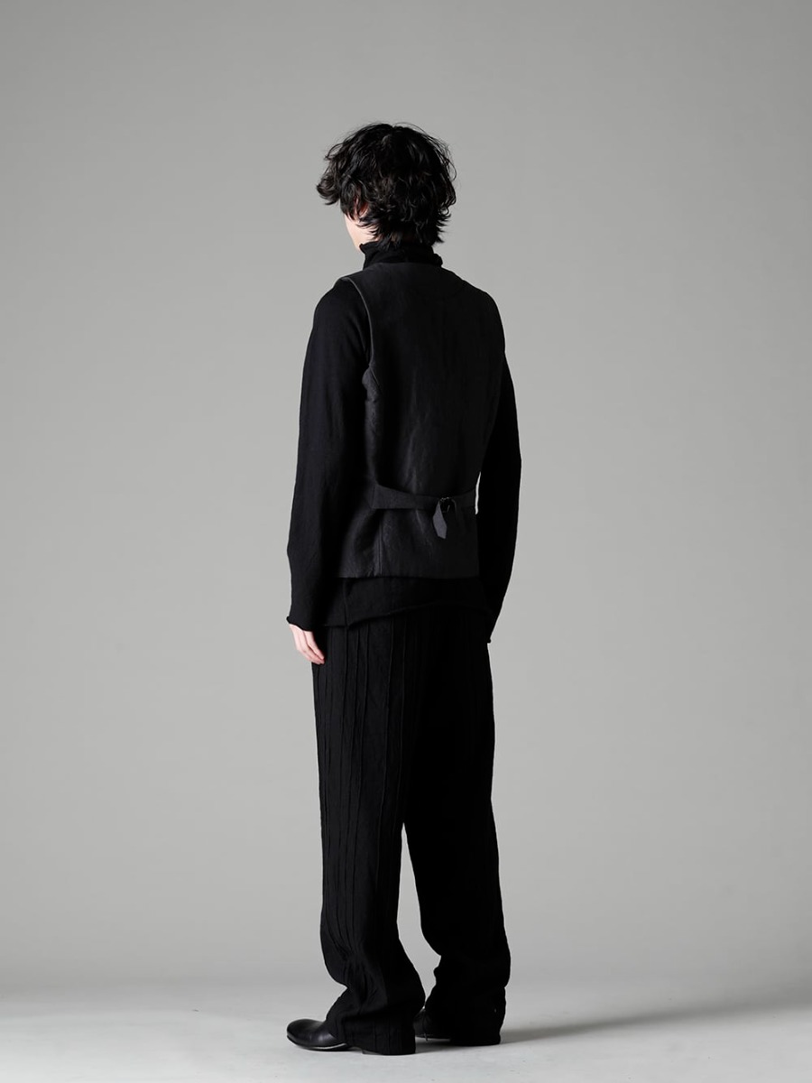 NOUSAN 22-23AW  Padding greatly improves warmth. - crew-neck-gilet-padding Crew Neck Gilet Padding - TTW-jw-blk Wool Georgette Bottleneck Black - linea-preatwool Pleated Wool Wide Pants - Derby-W-Hidden-Laces-Kangaroo-Black W. Hidden Laces Derby Shoes Kangaroo Black 1-003