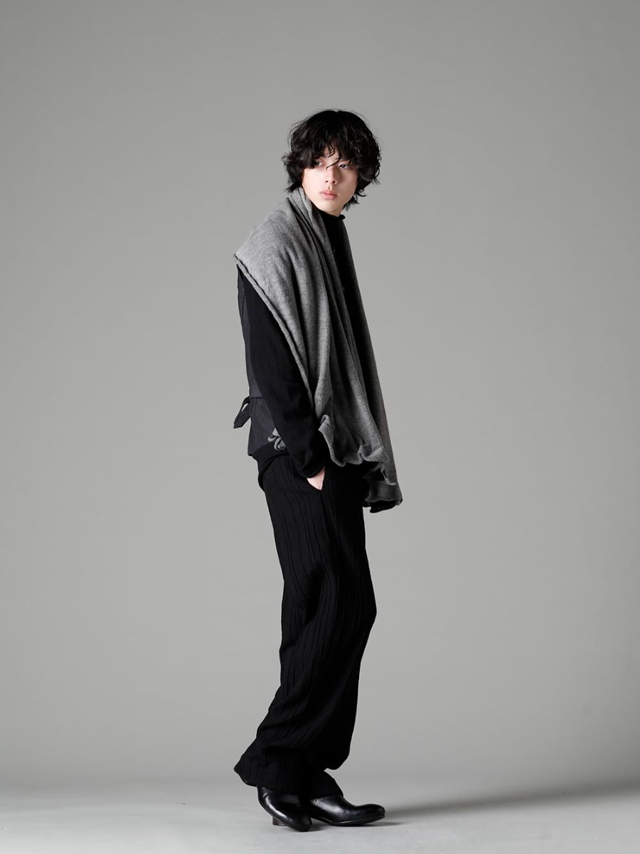 NOUSAN 22-23AW It creates a change in your winter coordination. - crew-neck-gilet-padding Crew Neck Gilet Padding - TTW-jw-blk Wool Georgette Bottleneck Black - linea-preatwool Pleated Wool Wide Pants - Derby-W-Hidden-Laces-Kangaroo-Black W. Hidden Laces Derby Shoes Kangaroo Black - L’echarpe-Beige-Natural-Dye Scarf w/ Thermoadhesive Leather Tapes Beige Natural Dye 3-002