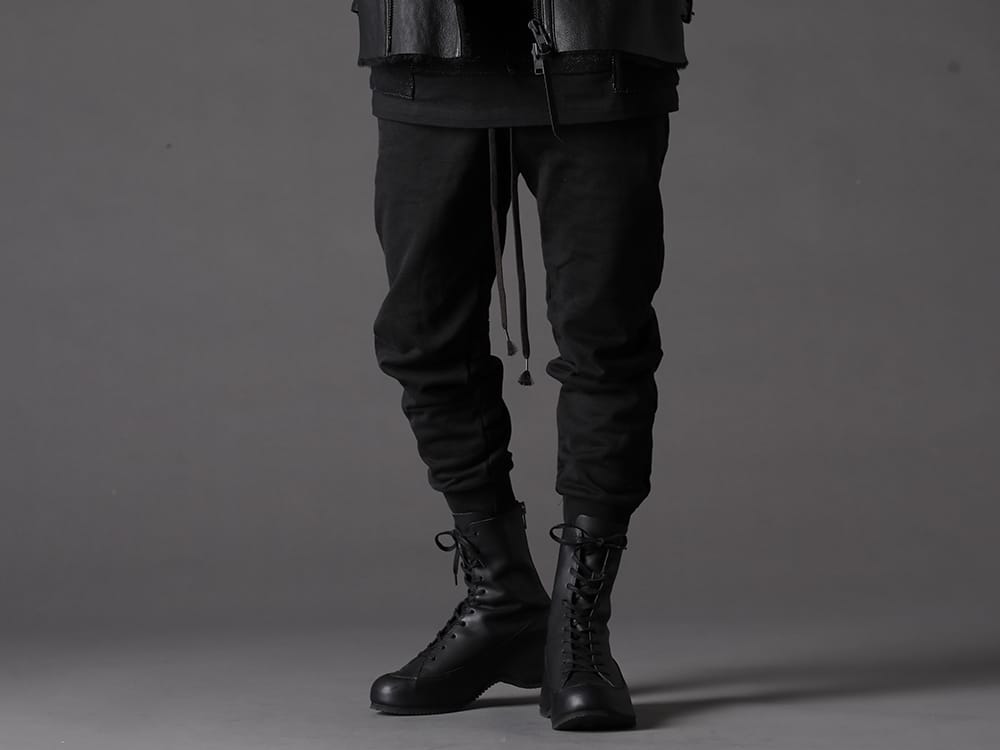 The Viridi-anne 2022-23AW - A basic item for a stylish look - VI-3540-04(Cotton brushed lining Jogger Pants) VI-3554-09(Inheel Boots) - 3-001