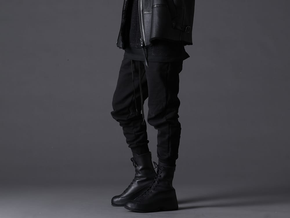 The Viridi-anne 2022-23AW - A basic item for a stylish look - VI-3540-04(Cotton brushed lining Jogger Pants) VI-3554-09(Inheel Boots) - 3-002