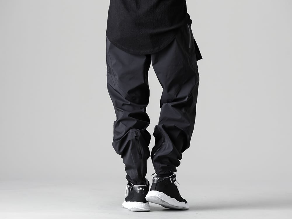 Maison MIHARAYASUHIRO - メゾン ミハラヤスヒロ ACRONYM - アクロニウム 2022-23AW スタイリング 見出し1 - P43-GT - Hard Shell Pants - A07FW703-Black - ウェイン ハイ- オリジナルソール キャンバス ハイトップ スニーカー Black 1-002