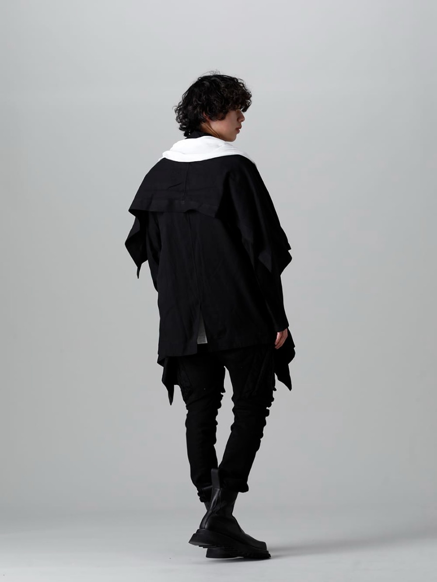 JULIUS 2023SS - The JULIUS 2023SS collection is now available! Sales have started both in-store and online! - 819SHM1-black(Rayon/Cotton Cloth Drape shirt Black) 819CUM5-offwhite(Cotton/Cupro Jersey Drape Neck Short Sleeve T-Shirt Off White) - 1-002