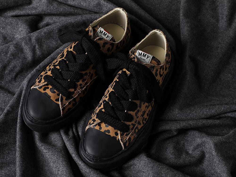 Maison MIHARAYASUHIRO - メゾン ミハラヤスヒロ 2022-23AW 見出し3 A10FW716-Brown - - ピーターソン ロー - オリジナル ソロ キャンバス スニーカー レオパード Brown - J09PT041 - コンパクト コットン ワイドトラウザーズ 3-001